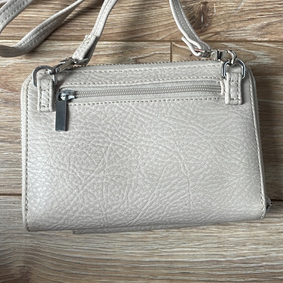 Matt and Nat small cross body bag - Picture 3 of 8